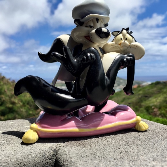 Pepe Le Pew Looney Tunes Vintage Figurine - Picture 1 of 8